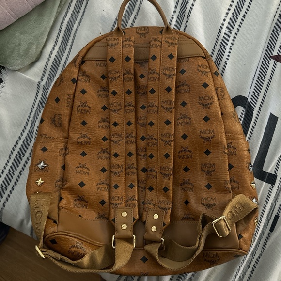 I’m selling it because I don’t go anywhere or never gonna wear it anywhere - Picture 2 of 4